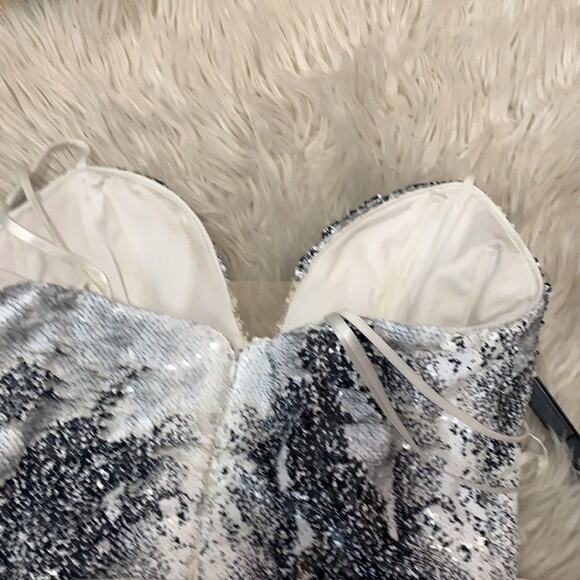 JOVANI BLACK & WHITE SNAKE PRINT HOLOGRAPHIC SEQUINS WEDDING MAXI DRESS SIZE 8 - Picture 13 of 14